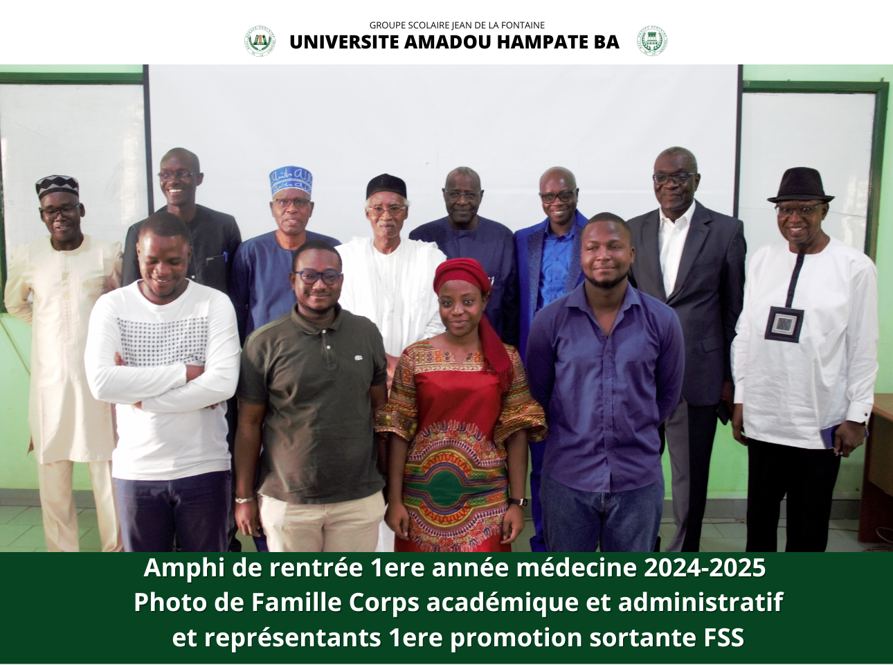 Amphi de rentrée 1ere année médecine 2024-2025 Photo de Famille Corps académique et administratif et représentants 1ere promotion sortante FSS site web 1920x960px